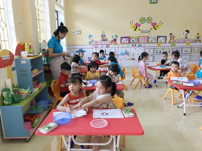 Giờ lên lớp của trẻ Trường Mầm non Yên Ninh, TP Yên Bái. Ảnh: Hà An