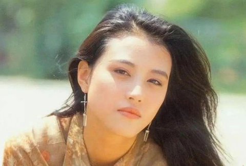 Thập niên 1990, Châu Hải My được ca tụng là nữ thần sắc đẹp.