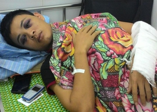 Y sỹ Nguyễn Văn Quyết lúc điều trị tại bệnh viên do bị đánh tại phòng trực cấp cứu. Ảnh: Nghĩa Đàn