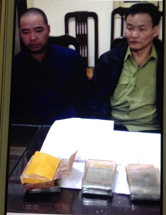 Ngụy trang 3 bánh heroin bằng thuốc dân tộc để tuồn về Hà Nội