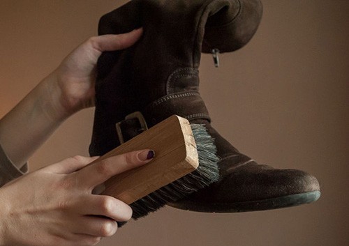6 mẹo bảo quản giày da lộn vào mùa đông