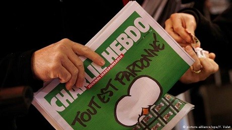 Số mới của Charlie Hebdo được rao bán với giá “trên trời“