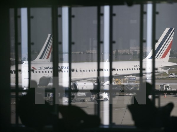 Máy bay chở 300 hành khách của Pháp hạ cánh khẩn cấp ở Nga