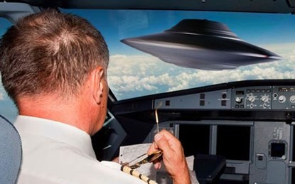 Cựu phi công của Tổng thống Obama tuyên bố chạm trán người ngoài hành tinh