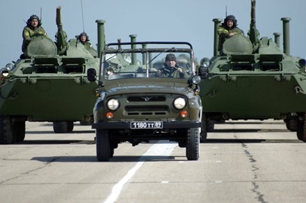 Mục kích xe tăng, thiết gia Nga diễn tập mừng Ngày Chiến thắng