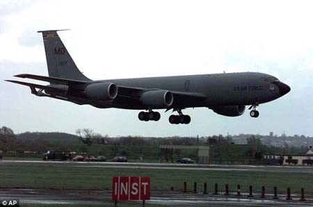 Máy bay quân sự Mỹ biến mất khỏi màn hình radar tại Anh