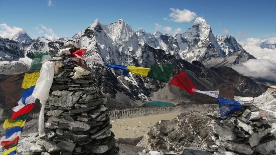 Vẫn chưa liên lạc được với 5 người Việt mắc kẹt trên núi Nepal