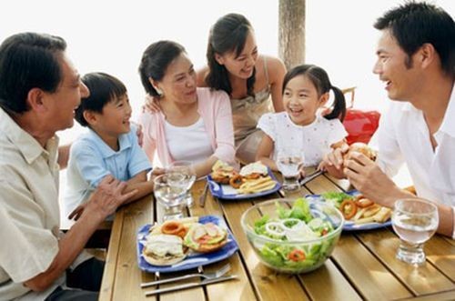 Tôn vinh bữa cơm gia đình trong Ngày gia đình Việt Nam