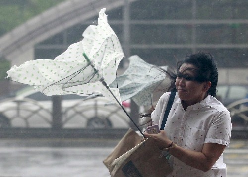 Siêu bão Dujuan đổ bộ Đài Loan, hàng nghìn người sơ tán