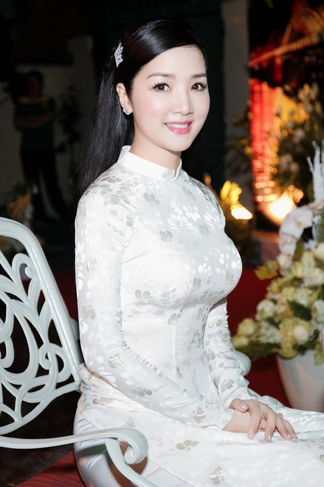 Giáng My, Thanh Mai "đọ" nhan sắc với áo dài