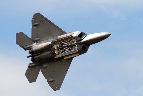 Radar Nga khiến F-22 tàng hình Mỹ lộ mặt