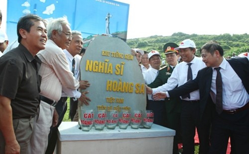 Đặt đá xây dựng Khu tưởng niệm Nghĩa sĩ Hoàng Sa