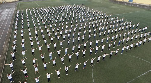 Gần 1.000 bạn trẻ hát tập thể tưởng nhớ ca sĩ Trần Lập