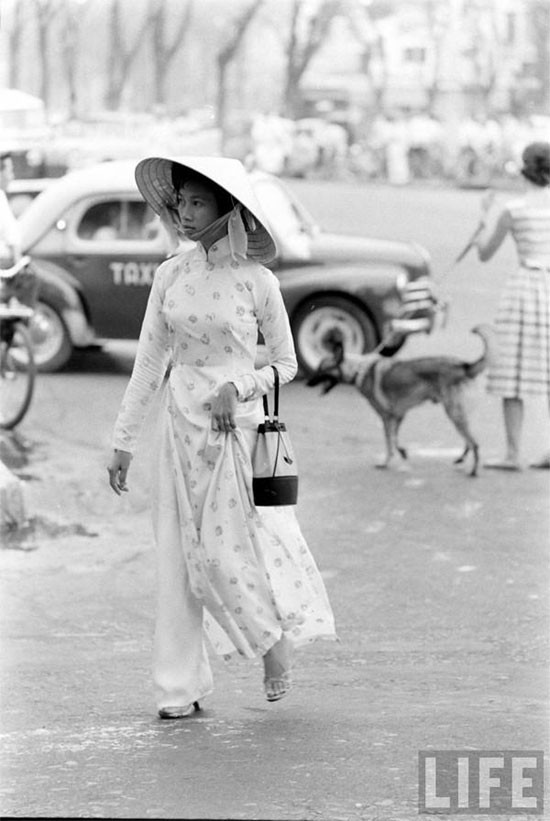 Vẻ đẹp của phụ nữ Sài Gòn xưa trong tà áo dài