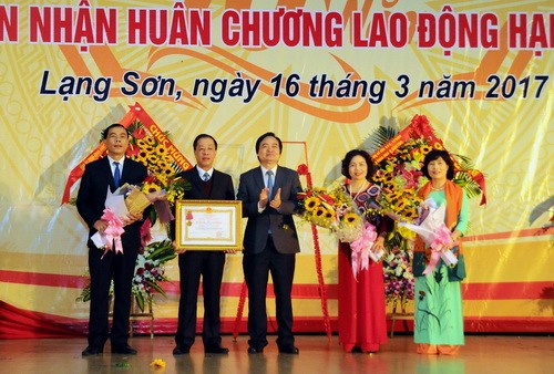 Bộ trưởng Phùng Xuân Nhạ giao nhiệm vụ cho ngành Giáo dục Lạng Sơn