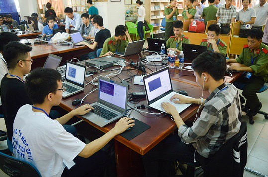 Vòng chung khảo Cuộc thi Sinh viên với An toàn thông tin đã khởi tranh tại Đà Nẵng và tìm ra đội vô địch là Đội UIT-r3s0L của Trường ĐH Công nghệ thông tin – ĐHQG TP.HCM