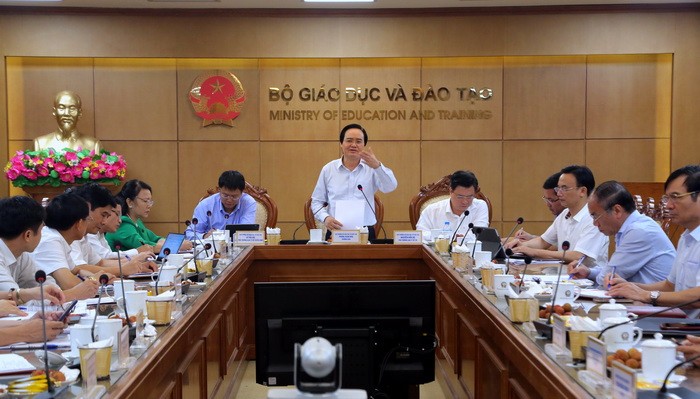 Bộ trưởng Phùng Xuân Nhạ phát biểu giao nhiệm vụ cho các thành viên BCĐ thi THPT Quốc gia 2019. Ảnh: Việt Hà