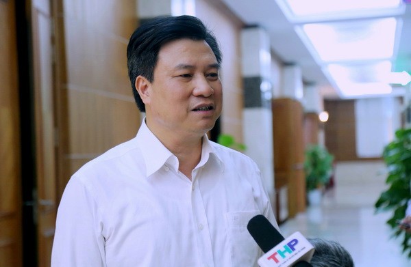Trả lời báo chí tại buổi kiểm tra, Thứ trưởng Nguyễn Hữu Độ đã nhấn mạnh: cần sự chung tay của cả hệ thống chính trị vào cuộc tổ chức kỳ thi THPT quốc gia năm 2019 đúng yêu cầu: “Nghiêm túc, khách quan, công bằng”. Ảnh: Việt Hà