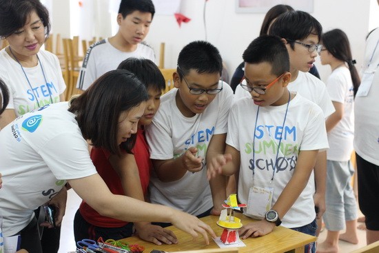 Học sinh Việt - Hàn giao lưu văn hóa qua hoạt động giáo dục STEM