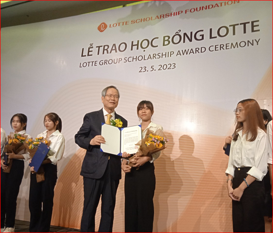 Trao 60 suất học bổng Lotte cho sinh viên TPHCM ảnh 2