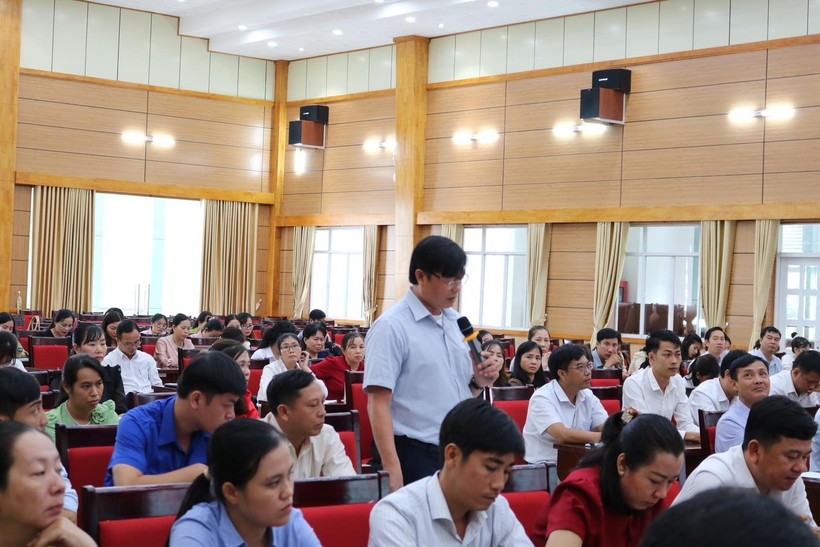 Đại biểu Trường TH -THCS Nguyễn Trung Trực phát biểu tại Hội nghị.