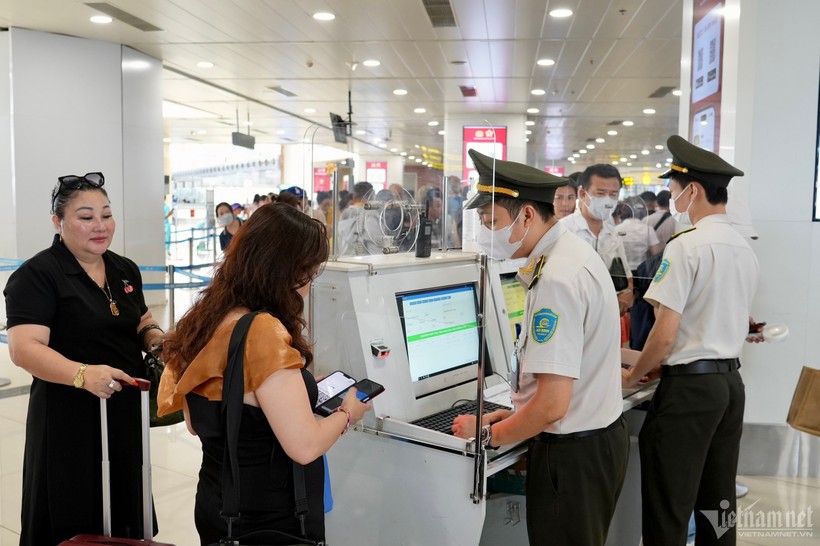 Đồng loạt thí điểm dùng VNeID thay căn cước công dân tại sân bay