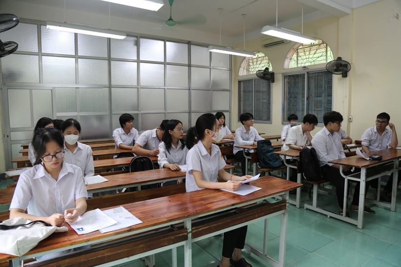 Thí sinh trường THPT Chuyên Tuyên Quang tập trung nghe phổ biến quy chế
