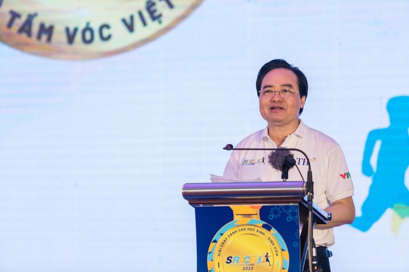Bộ trưởng Bộ GD&ĐT Phùng Xuân Nhạ phát biểu tại giải chạy S-Race 2020.