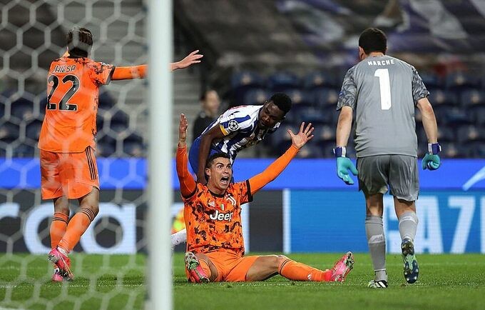 Ronaldo nhạt nhoà trong trận Juve thua chủ nhà Porto 1-2.