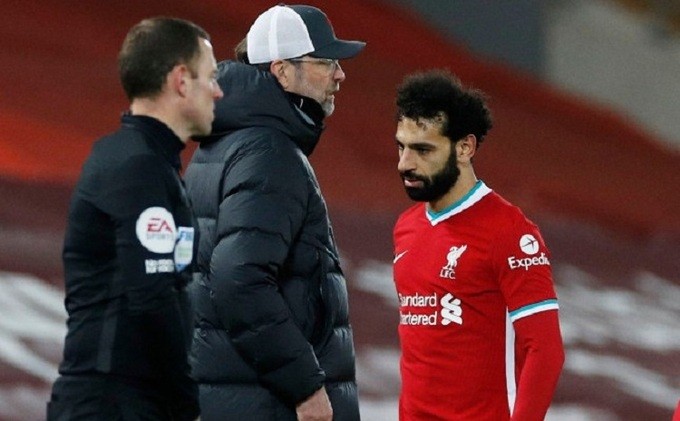 Salah "mặt nặng mày nhẹ" vì bị thay ra trận thua Chelsea.