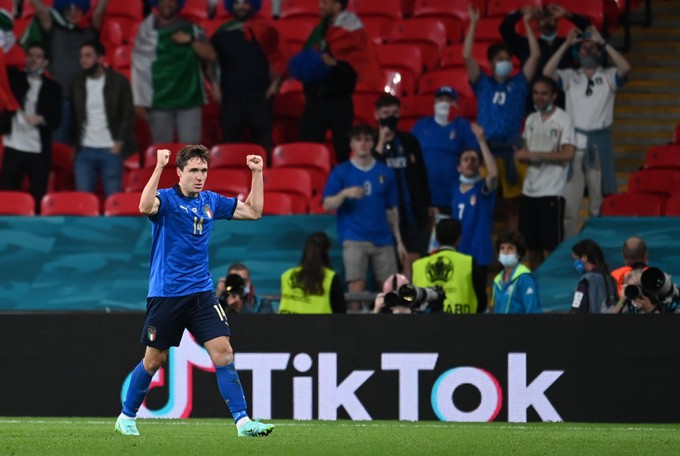 "Hổ con" Federico Chiesa bàn mở tỷ số trận Italia thắng Áo 2-1 tối 26/6.