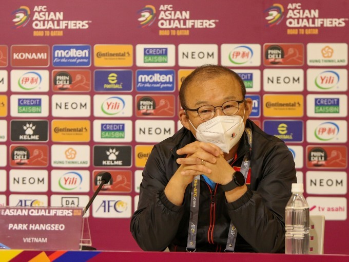 Thầy Park trong cuộc họp báo trước cuộc đối đầu Nhật Bản.
