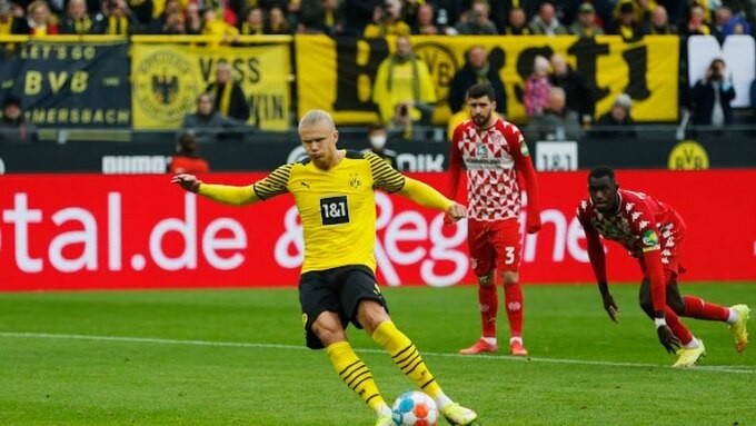 Dortmund thừa nhận không thể giữ chân Haaland trước sự chèo kéo của Man City.