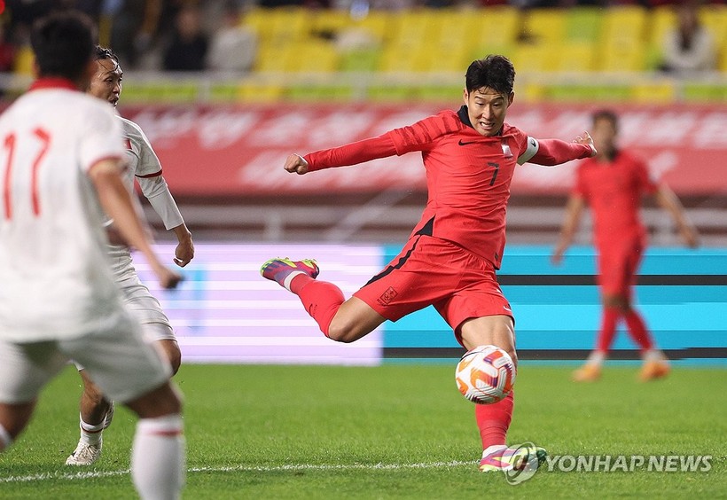 Son ghi bàn trong trận Hàn Quốc thắng tuyển Việt Nam 6-0. ảnh 2