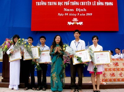 P.CT Quốc hội Uông Chu Lưu dự khai giảng tại trường THPT chuyên Lê Hồng Phong
