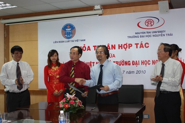 ĐH Nguyễn Trãi hợp tác với Liên đoàn Luật sư VN về đào tạo luật