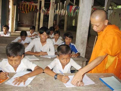 Đề xuất giải pháp dạy và học tiếng Anh cho HS người Khmer