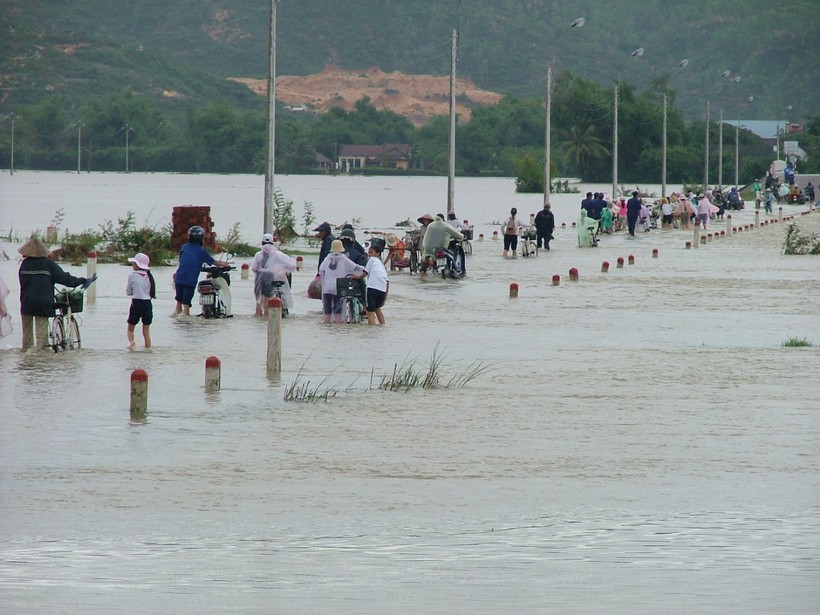 Mưa lớn, Bình Định, Phú Yên bị ngập sâu