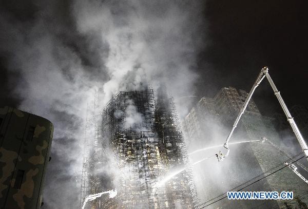 Chung cư cao tầng ngùn ngụt cháy, ít nhất 42 người thiệt mạng