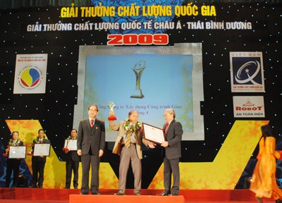 11 DN được tặng Giải Vàng Chất lượng Quốc gia năm 2010
