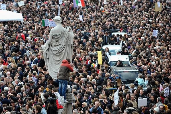 Cuộc biểu tình khổng lồ chống lại Thủ tướng Italia