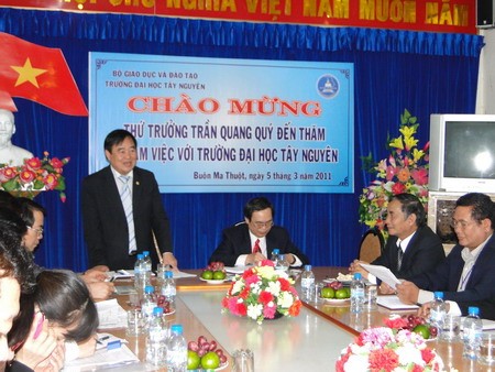 Thứ trưởng Trần Quang Quý làm việc về công tác an ninh, trật tự trường học tại Tây Nguyên