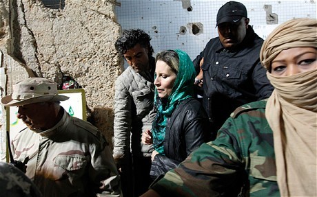 Vợ và con gái đại tá Gaddafi chạy khỏi Libya?