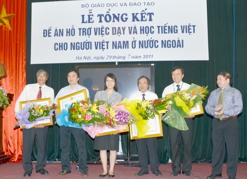 Tích cực hơn nữa dạy Tiếng Việt cho người Việt ở nước ngoài