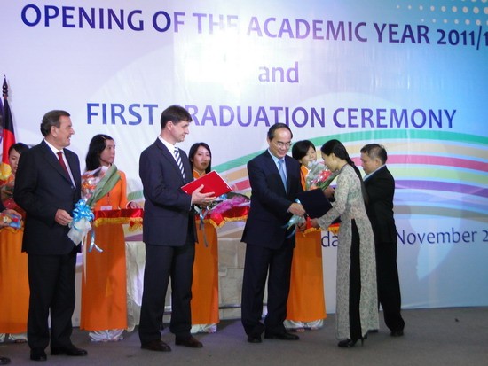Phó Thủ tướng Nguyễn Thiện Nhân dự khai giảng trường ĐH Việt Đức