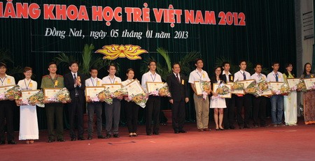 &quot;Trao thưởng &quot;tài năng khoa học trẻ Việt Nam&quot; năm 2012