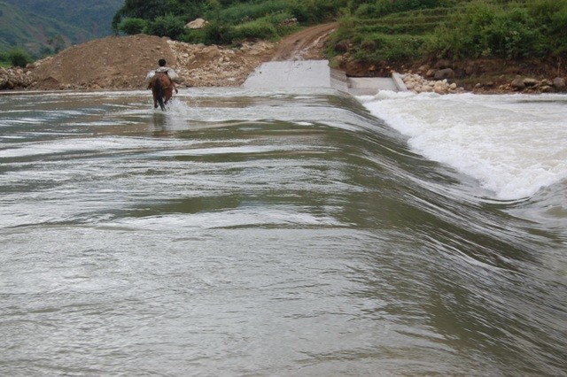 Lào Cai: Nữ GV mầm non mất tích khi qua ngầm suối