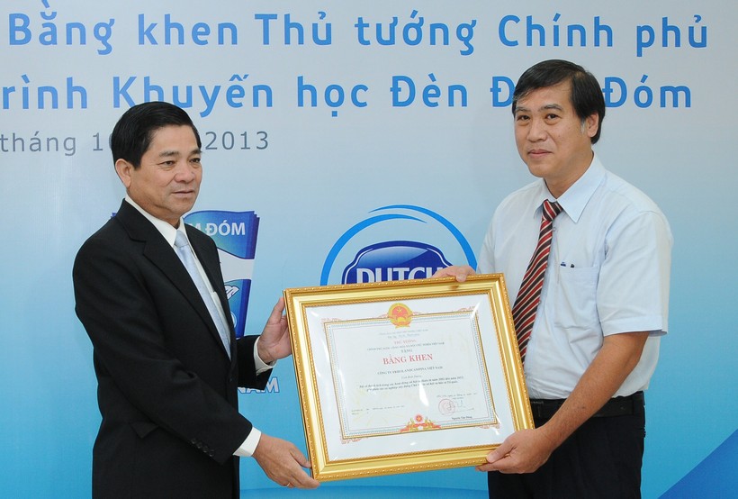 Thủ tướng tặng bằng khen chương trình Khuyến học Đèn đom đóm