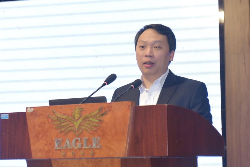 Thứ trưởng Bộ TT&TT Nguyễn Huy Dũng phát biểu tại Hội nghị. 
