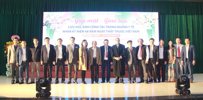 Trường THPT Cẩm Bình tri ân Cựu học sinh nhân Kỷ niệm ngày Thầy thuốc Việt Nam ảnh 9